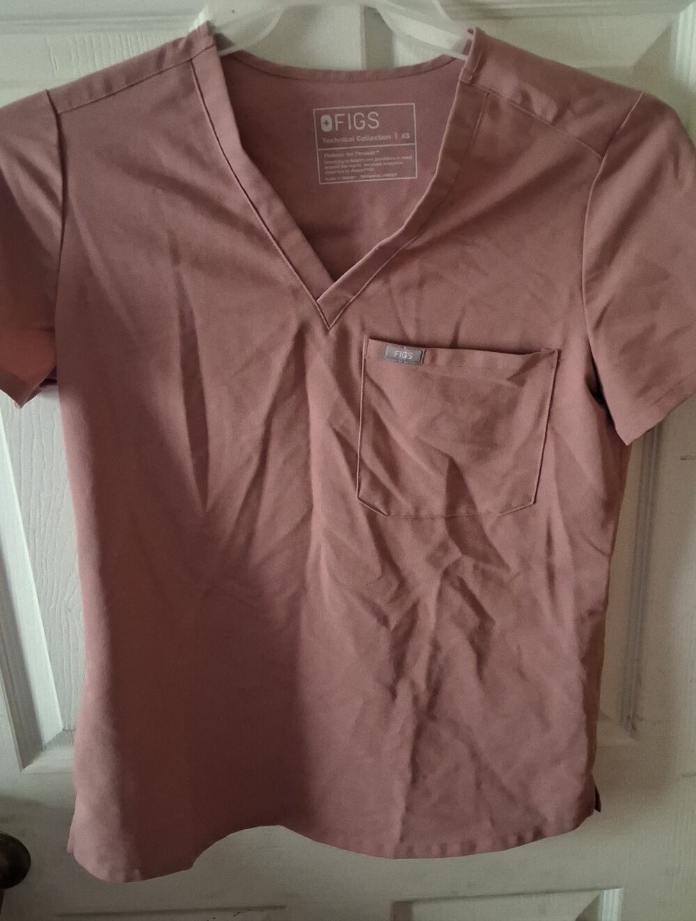 Figs Technical Collection - Women's Mauve Uniform Medical Scrub Top. Size XS